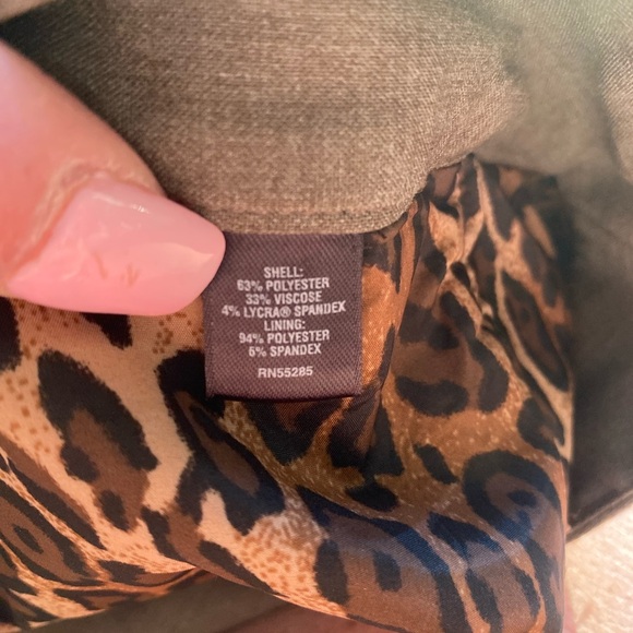 Women’s Beautiful Taupe Lined Pencil Skirt! Sz 6! Gorgeous slit in the back. - Picture 6 of 10